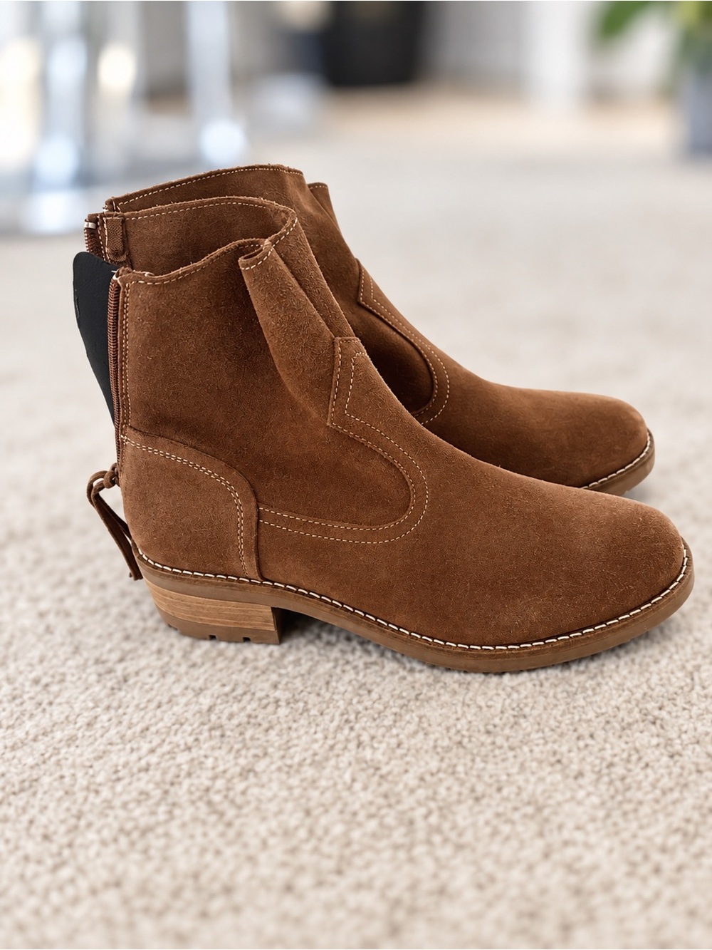 Cruz’s Women's Chelsea Suede Ankle Boots size 8 NWOT - Brown